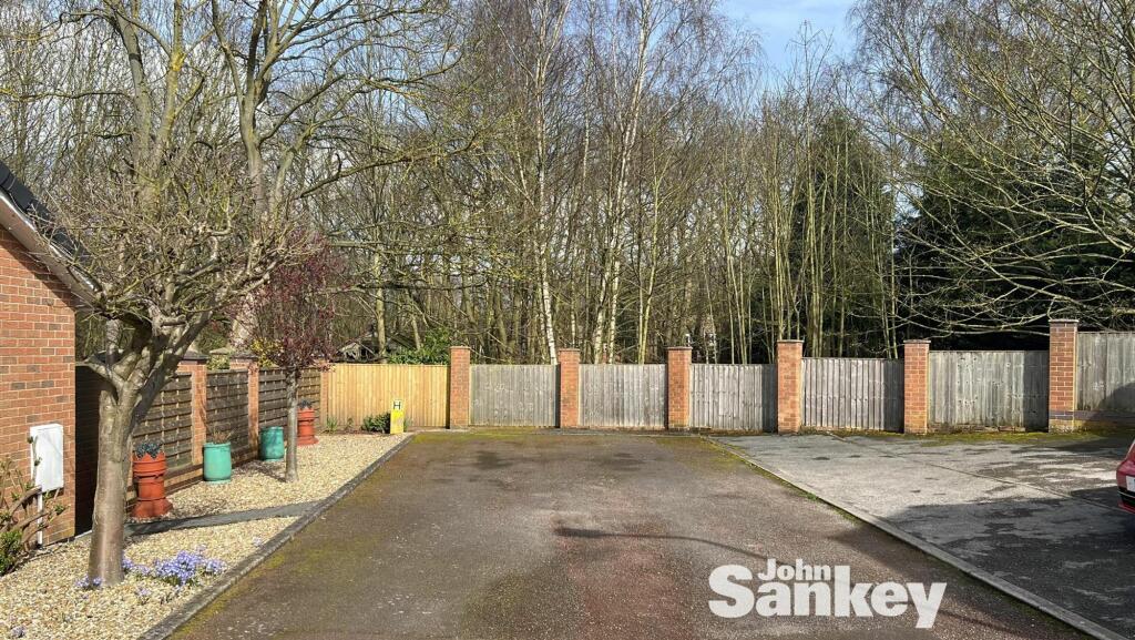 Land Adj Clipstone Dr _2384.jpg