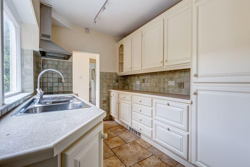 Fitted kitchen