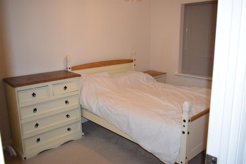 bedroom 3.JPG