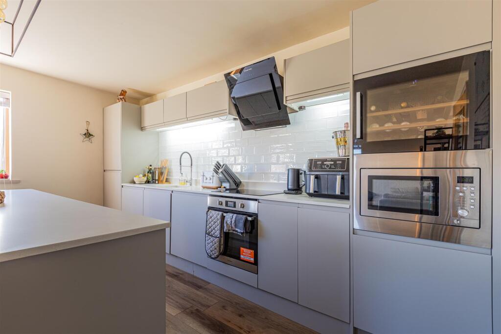 Henke Court 130-12.jpg