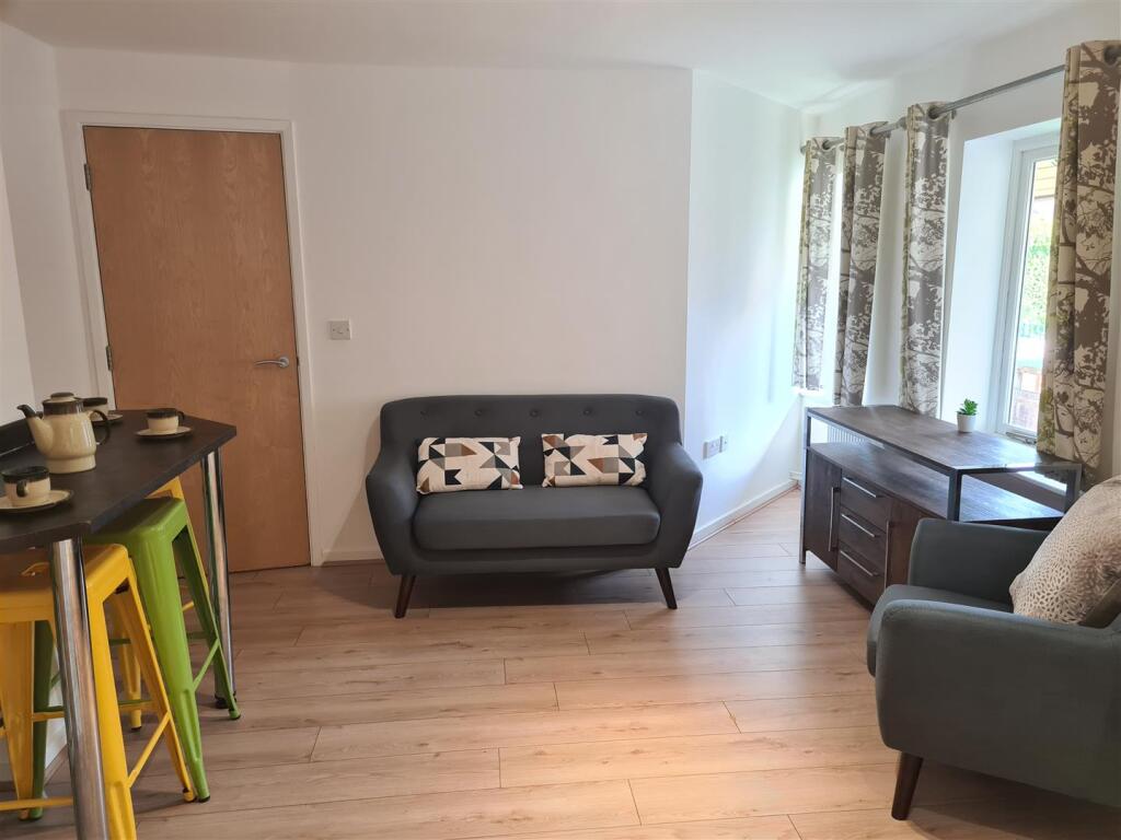 Fl 17 Living Area General.jpg