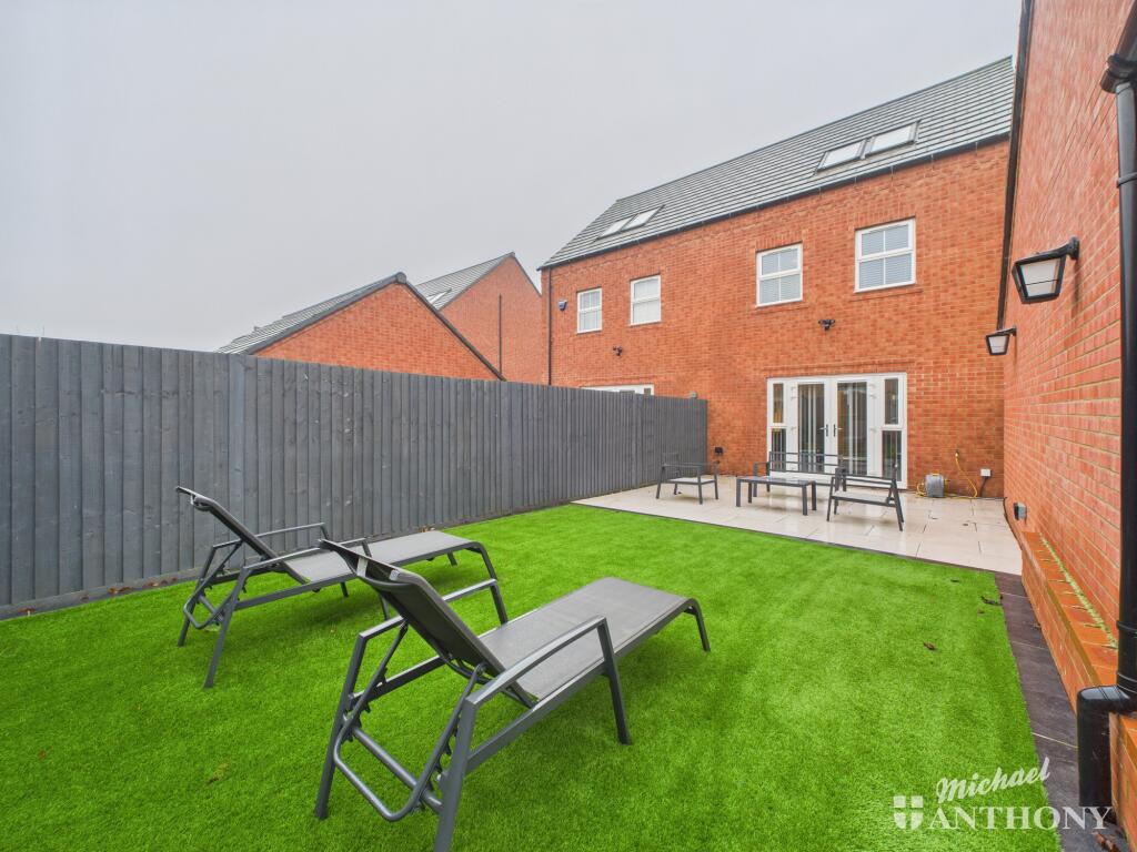 CAM02773G0-PR0384-STILL028