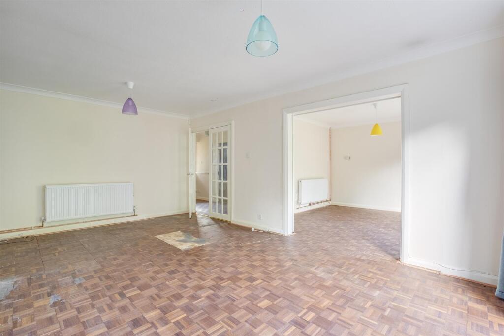 31 Wheeler Avenue, HP10 8EN-13.jpg