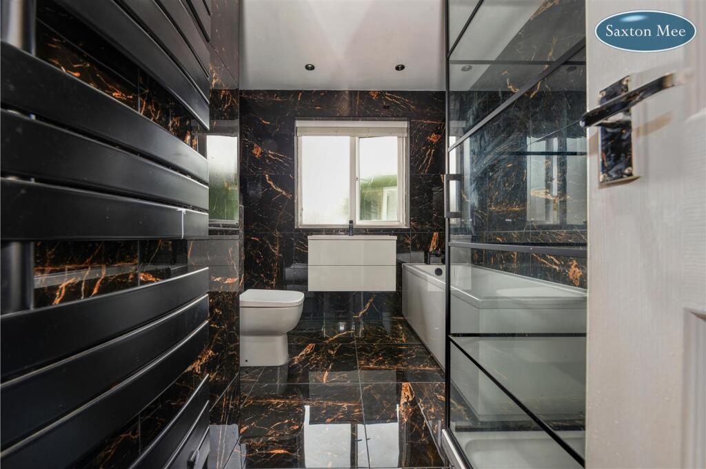 bathroom 9855.jpg