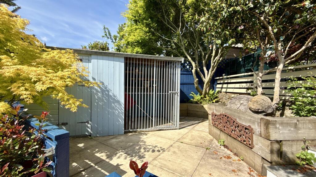 dog kennels