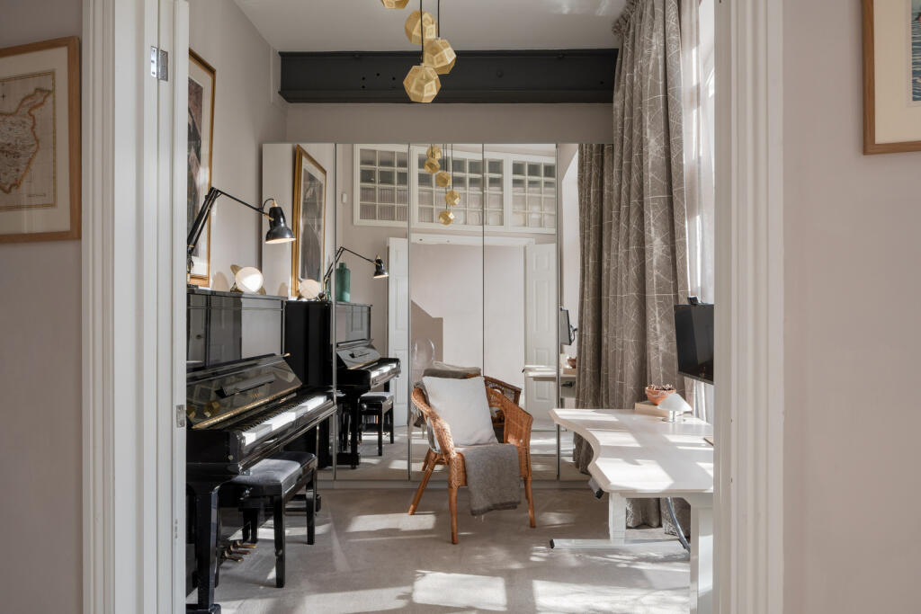 318512 - Independent Place, London E8 - high re...