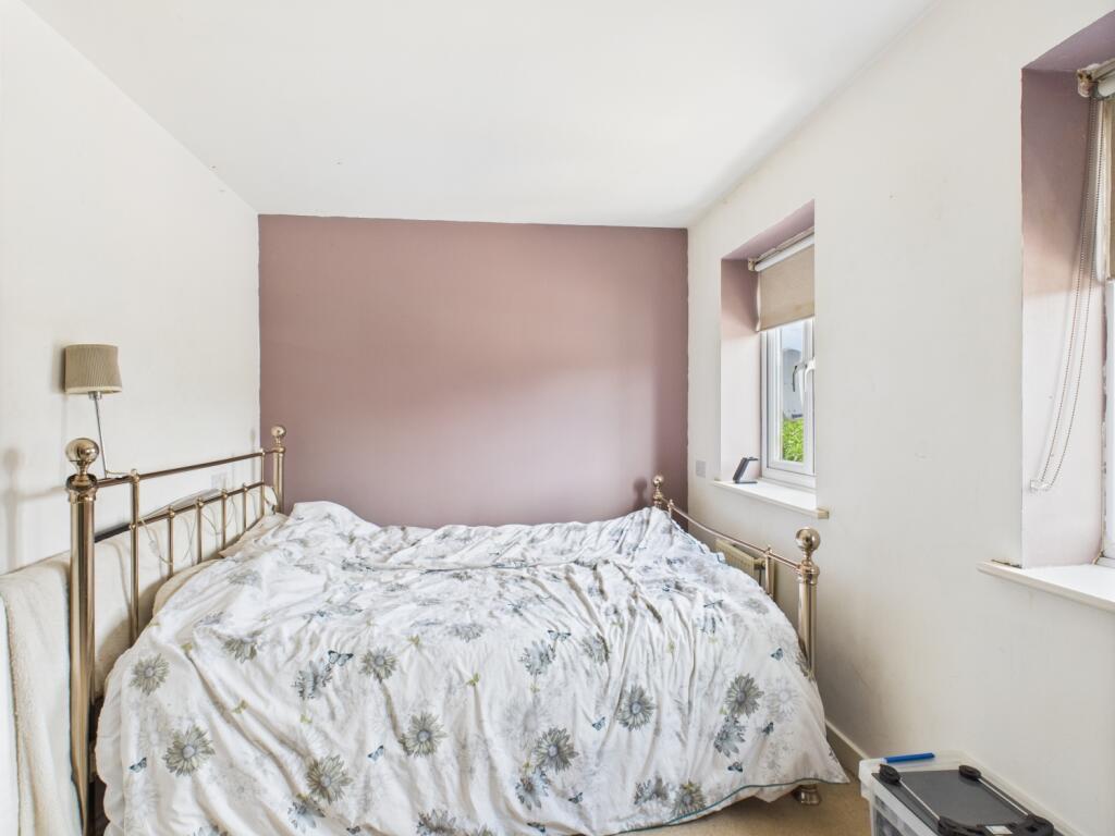 CAM03729G0-PR0104-STILL029