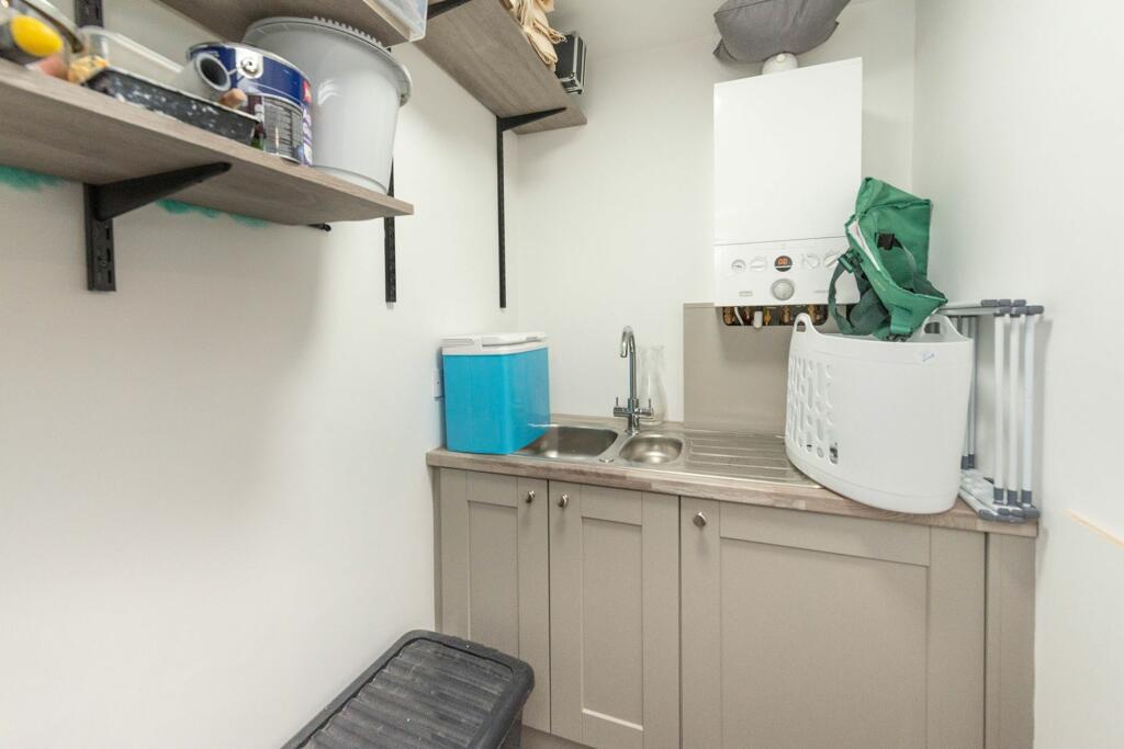 UTILITY WC AND LANDING