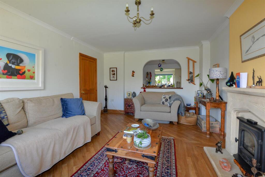 Living Room 2.jpg