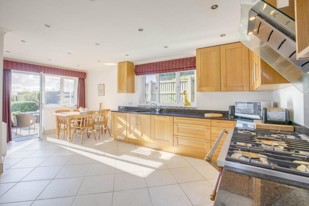 8 Mountain Ash, Marlow Bottom, SL7 3PB (LOW RES)-9