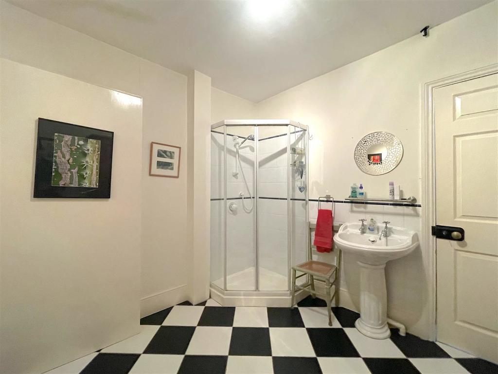 Family Shower Room (2).jpeg