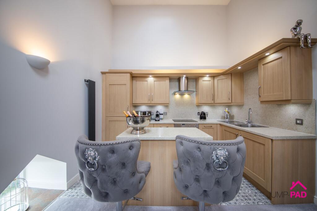 KITCHEN / LIVING ROOM