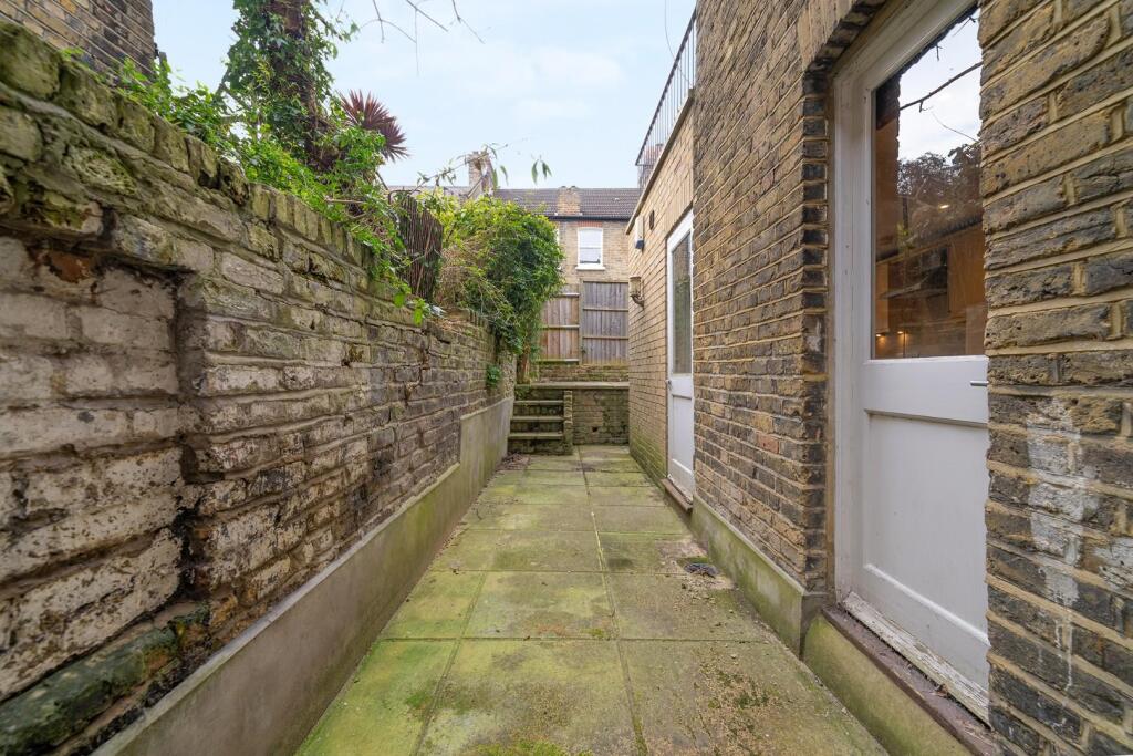 Garden side return.jpg