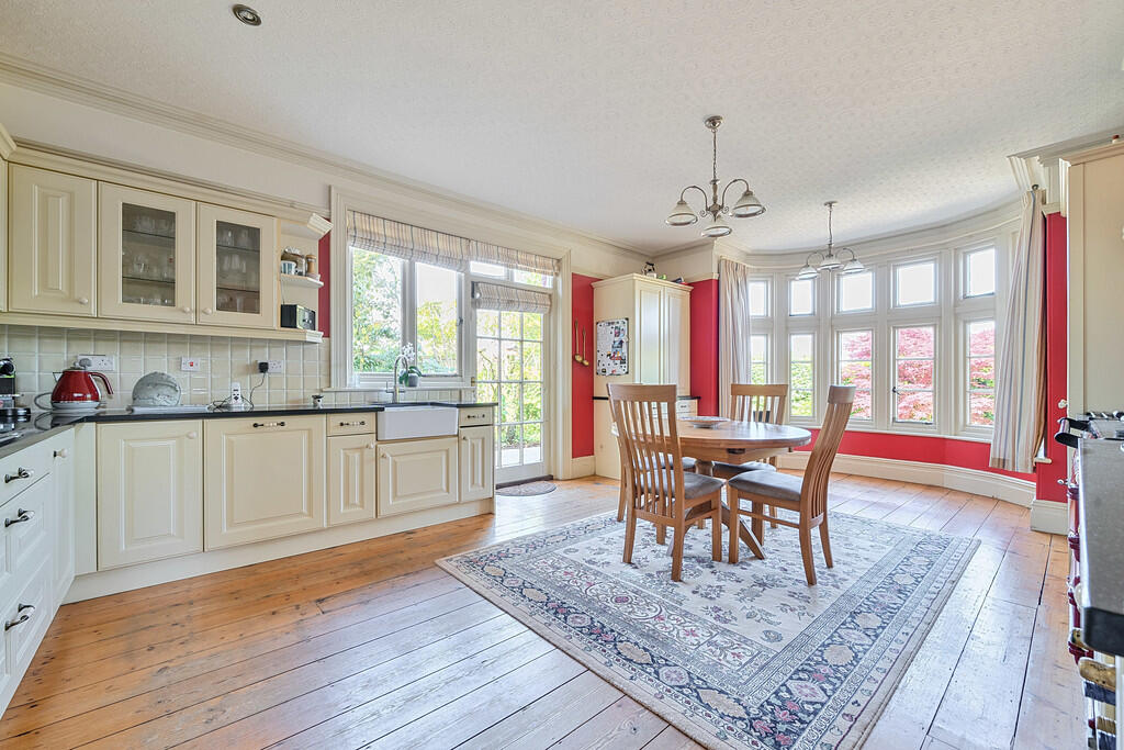 Kitchen/Breakfast...