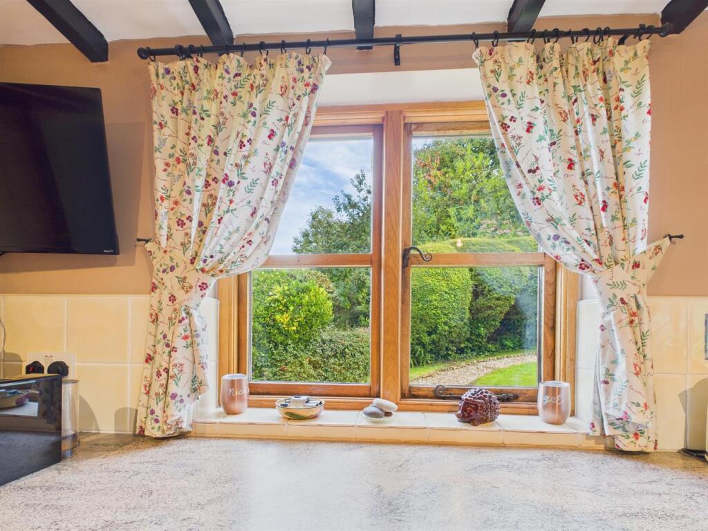 KITCHEN/BREAKFAST ROOM