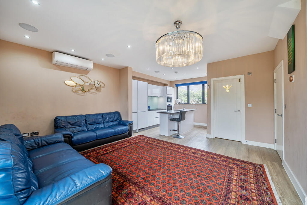 1347818-1-68b7054...