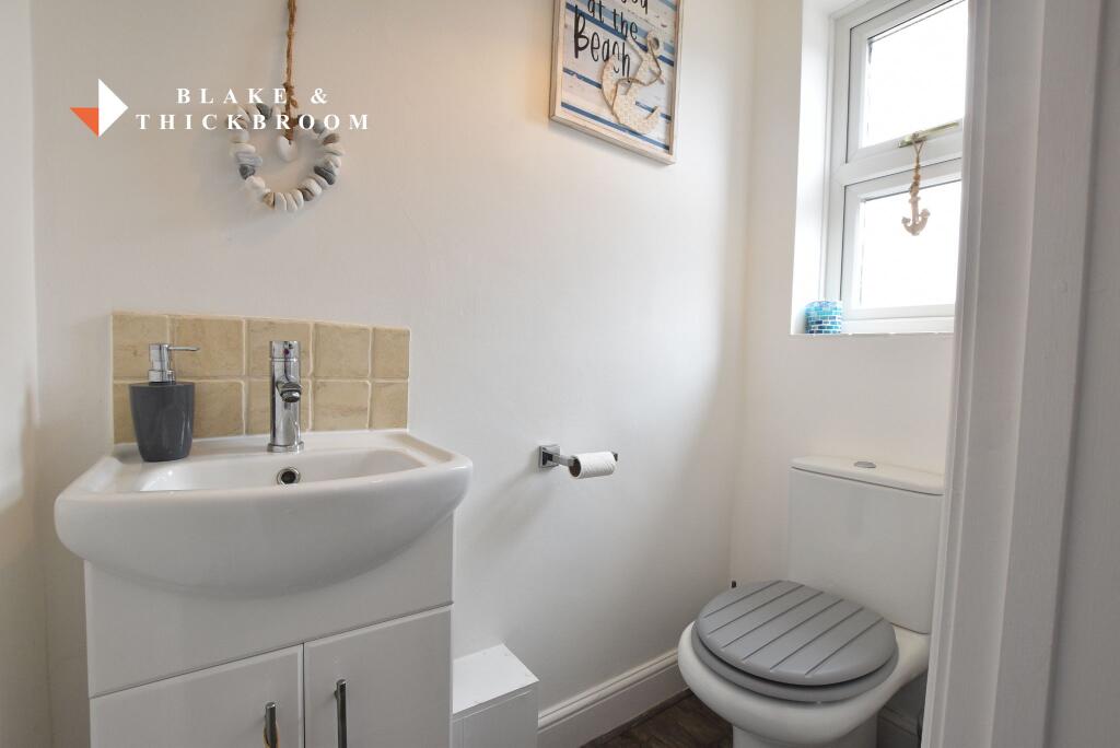 GROUND FLOOR CLOAKROOM
