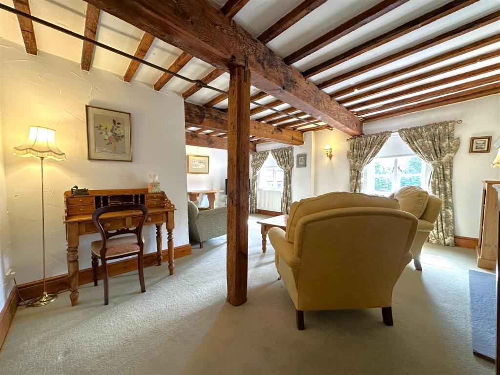 Large Living Room 710