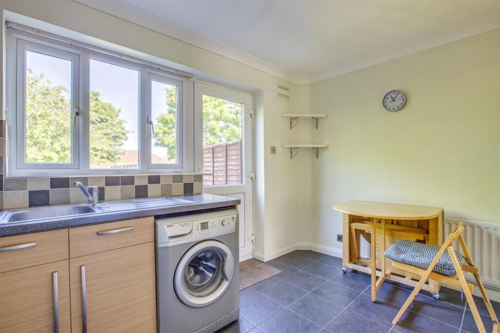 12 Parslow Close, HP21 9JD-9.jpg