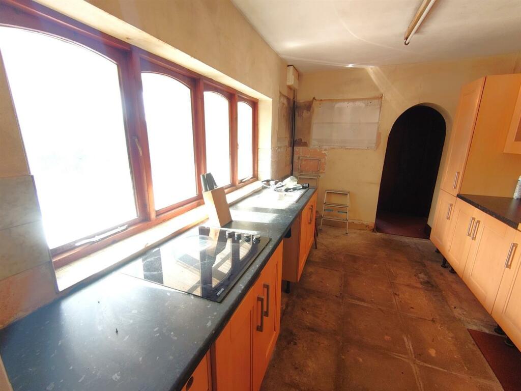 Kitchen c.JPG