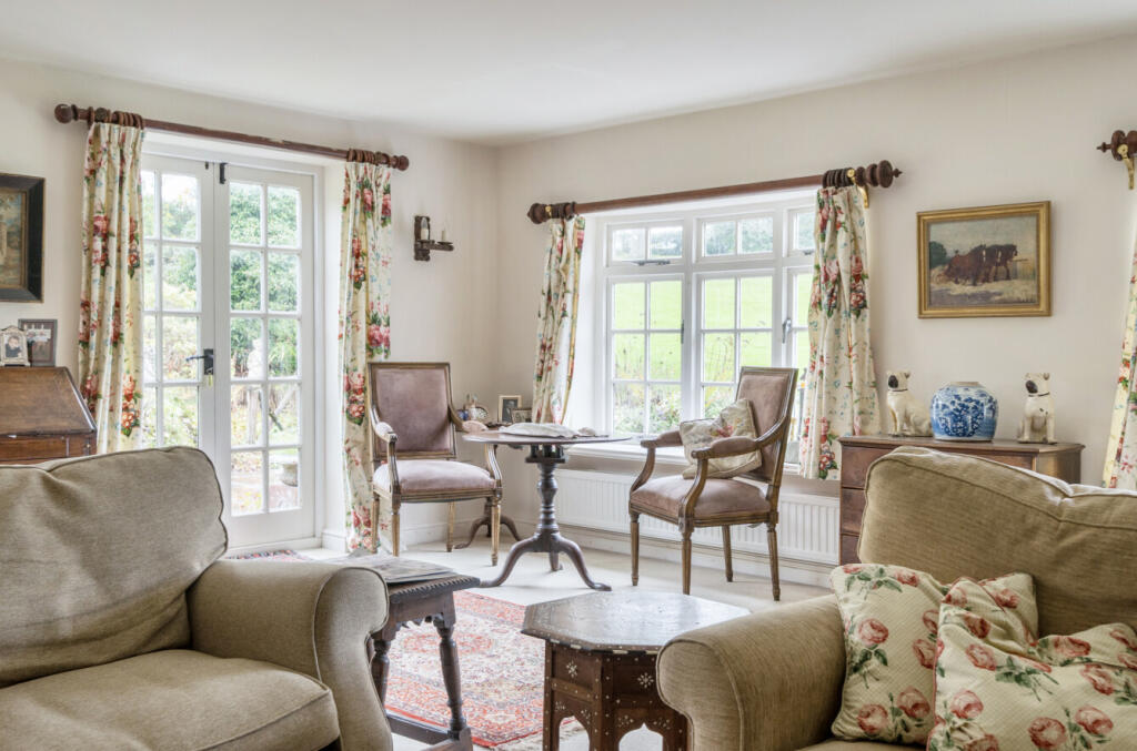 1369380-23-690a32...