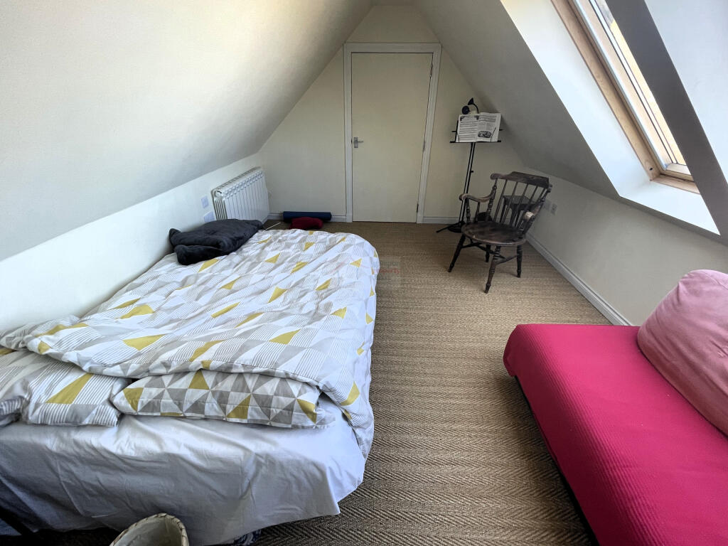 Bedroom 5b.JPG