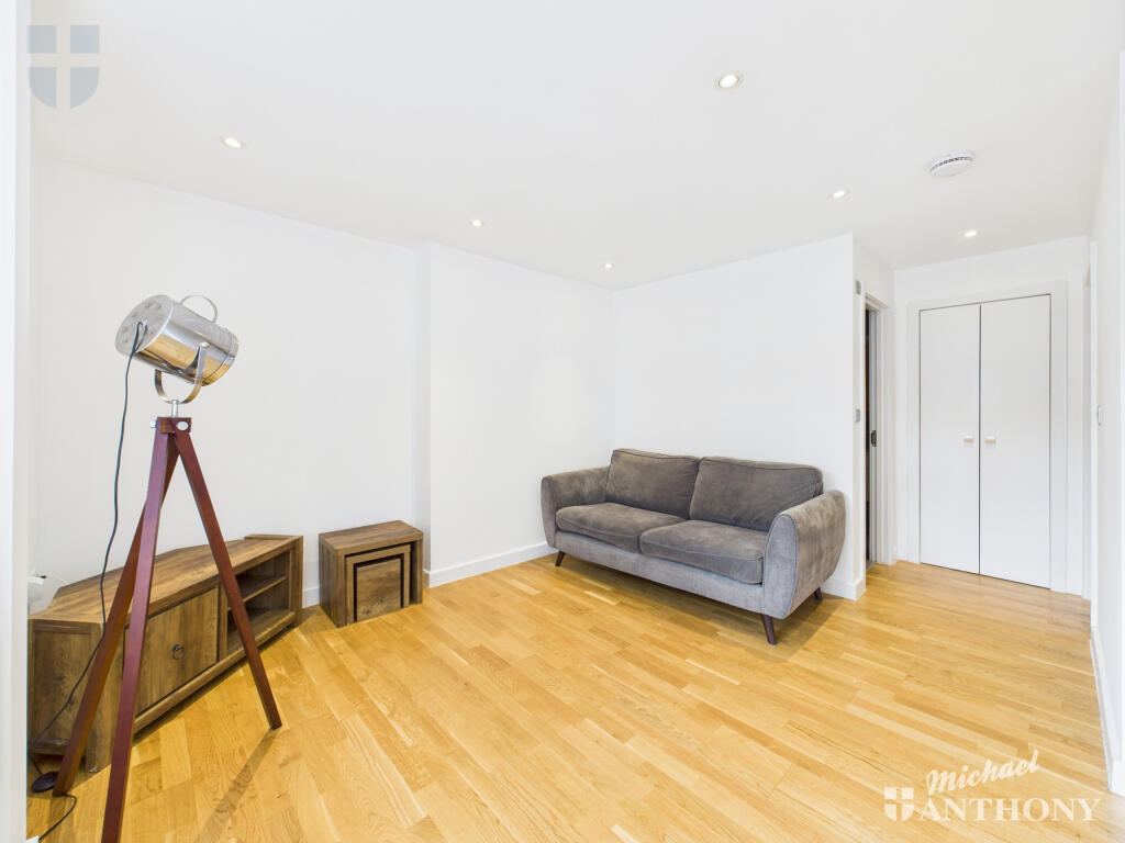 CAM03852G0-PR0362-STILL006