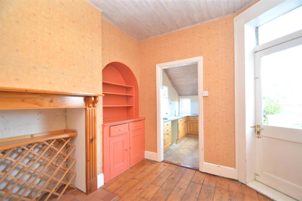 Morning Room to Kitchen