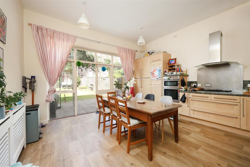 2 Worrall Place 13.JPG