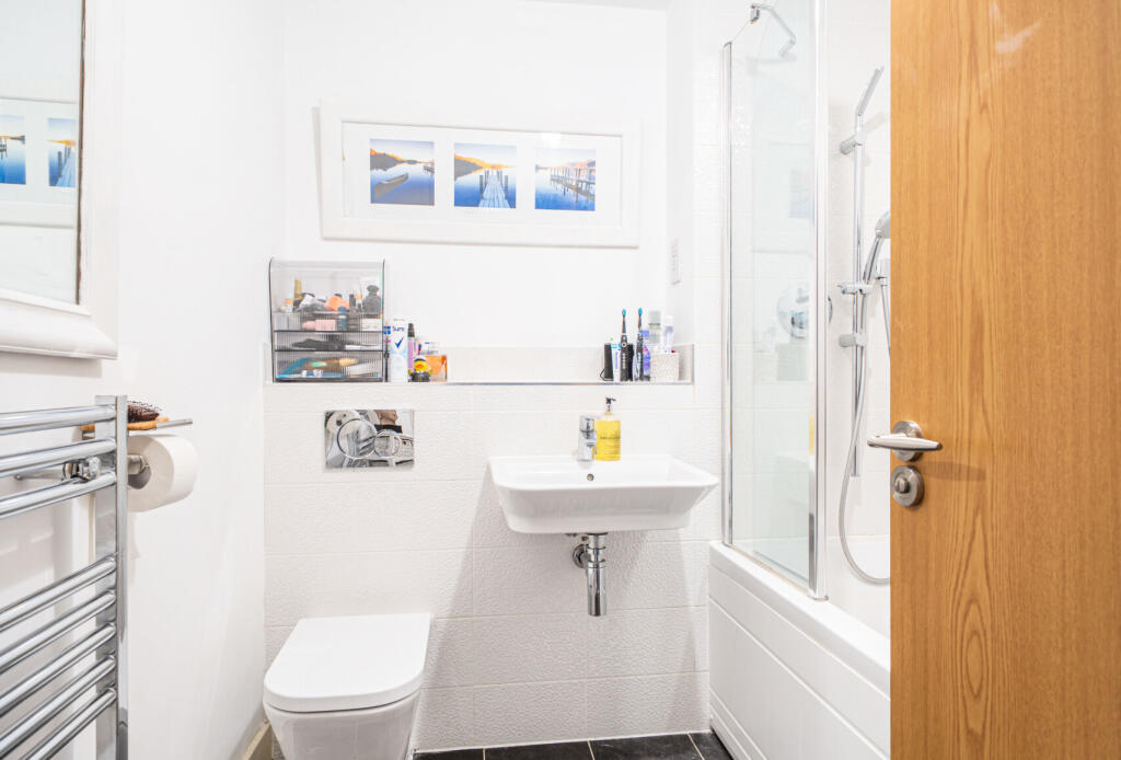 1-1304477-1-6846b...