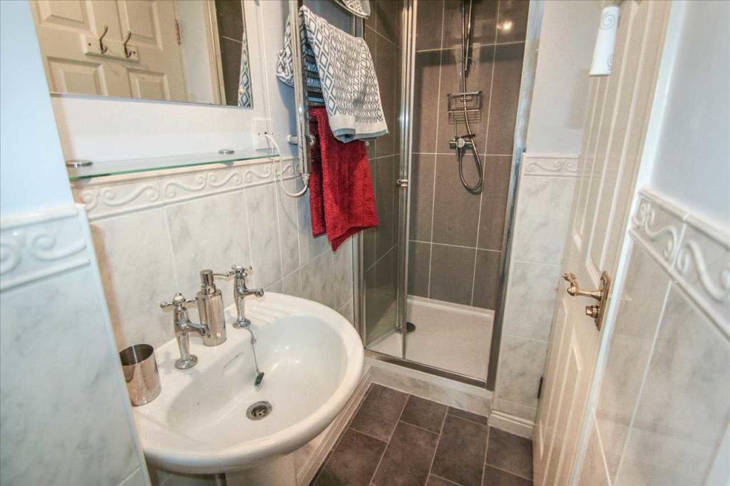 Separate Shower Room