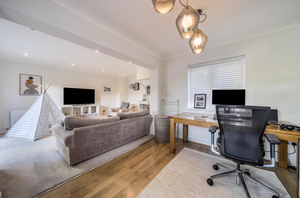 1350133-4-68c4436...