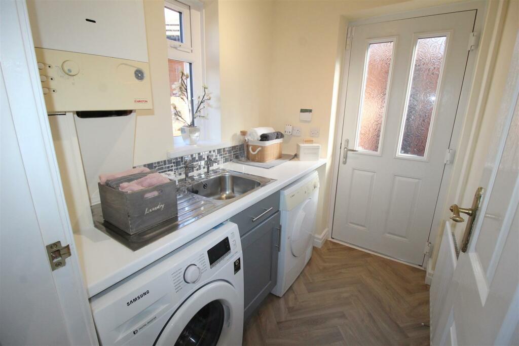 Lapwing Row,3, utility.JPG