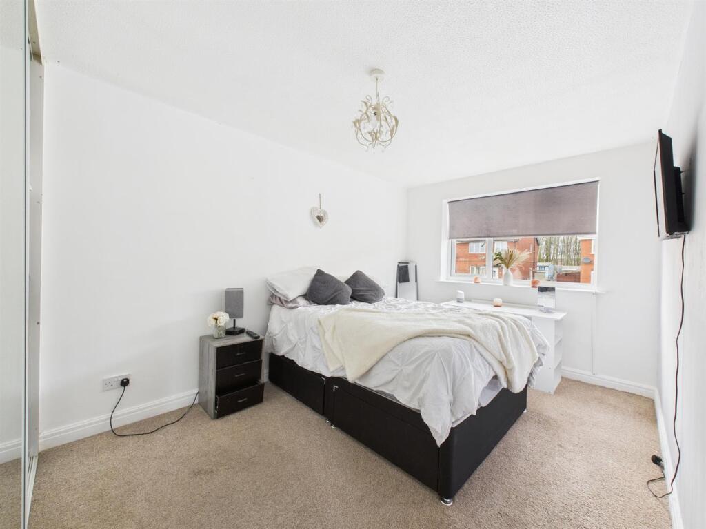 Bedroom: