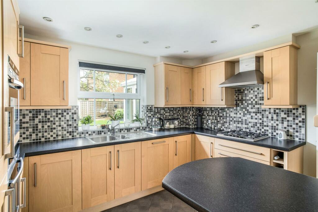 67676_11-Murray-Close-Bishops (7)_low.jpg
