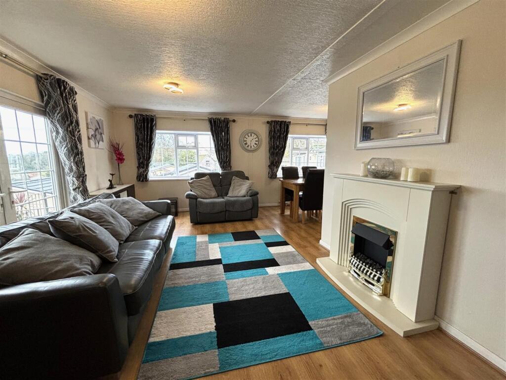 L-shaped Living/Dining Room