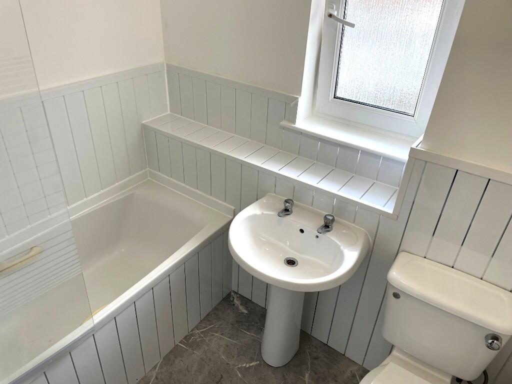 Bathroom 2.0m x 2.0m