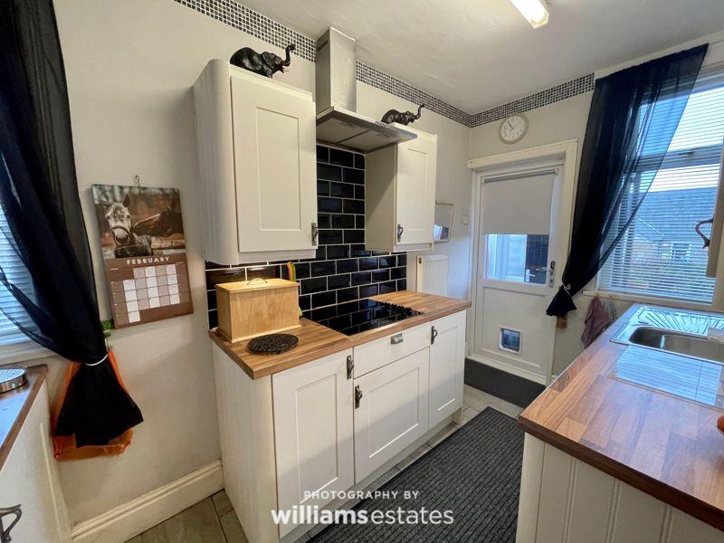 Kitchen 01