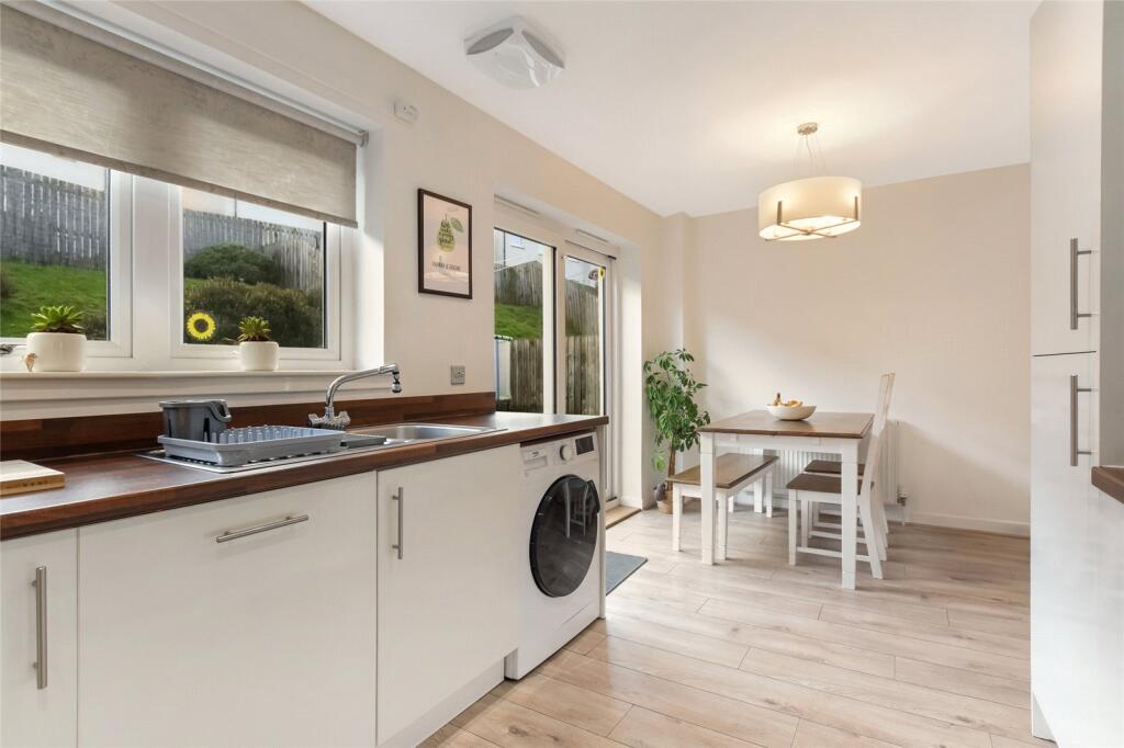 Kitchen/ Dining Area