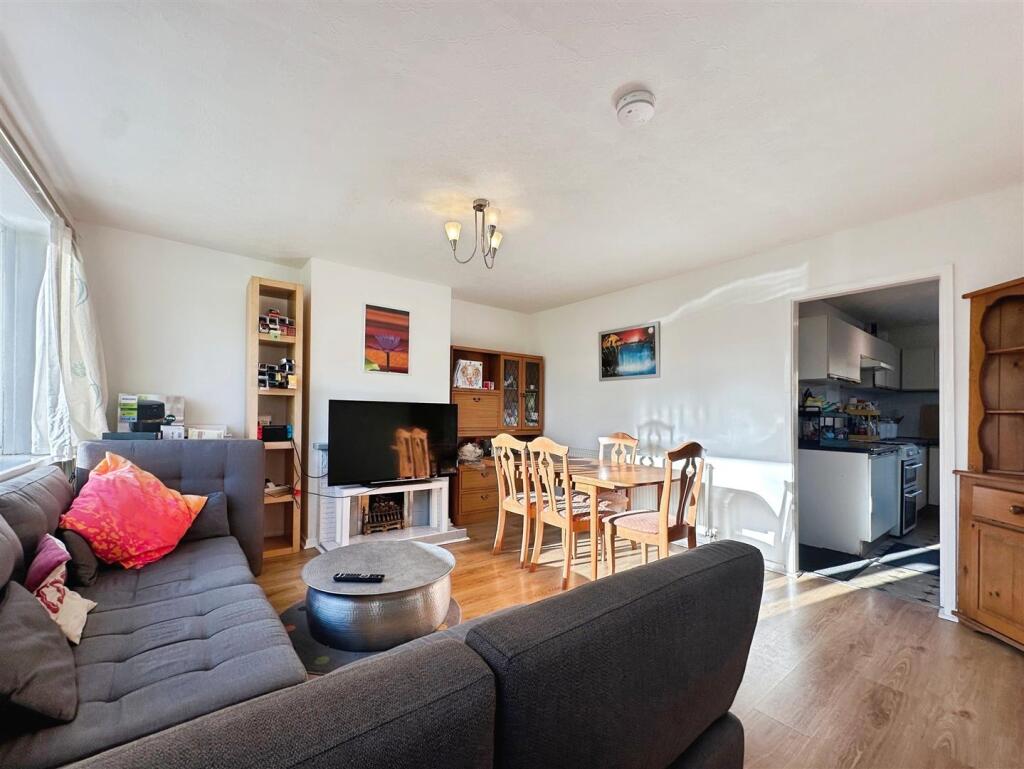 81a0570c--4C4F-8DDD-7B6F8D106862-63371-00002B9A344