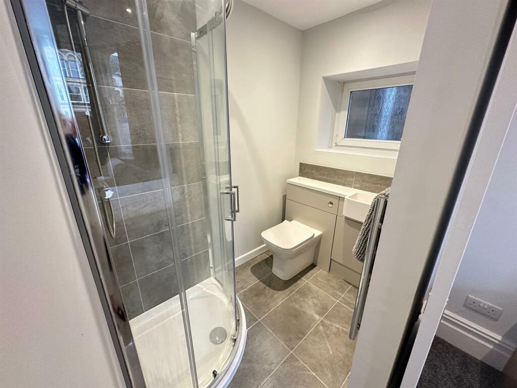 Bathroom 1.jpg