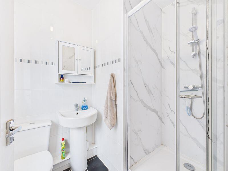 en-suite shower room