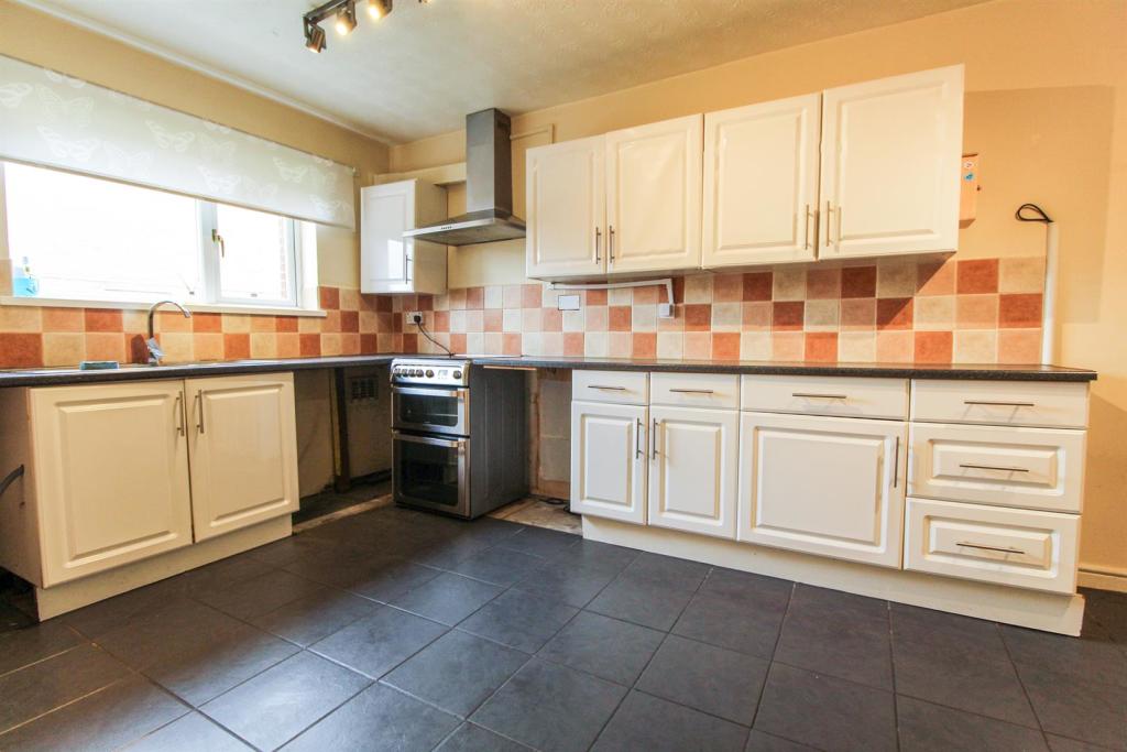 kitchen 2.jpg