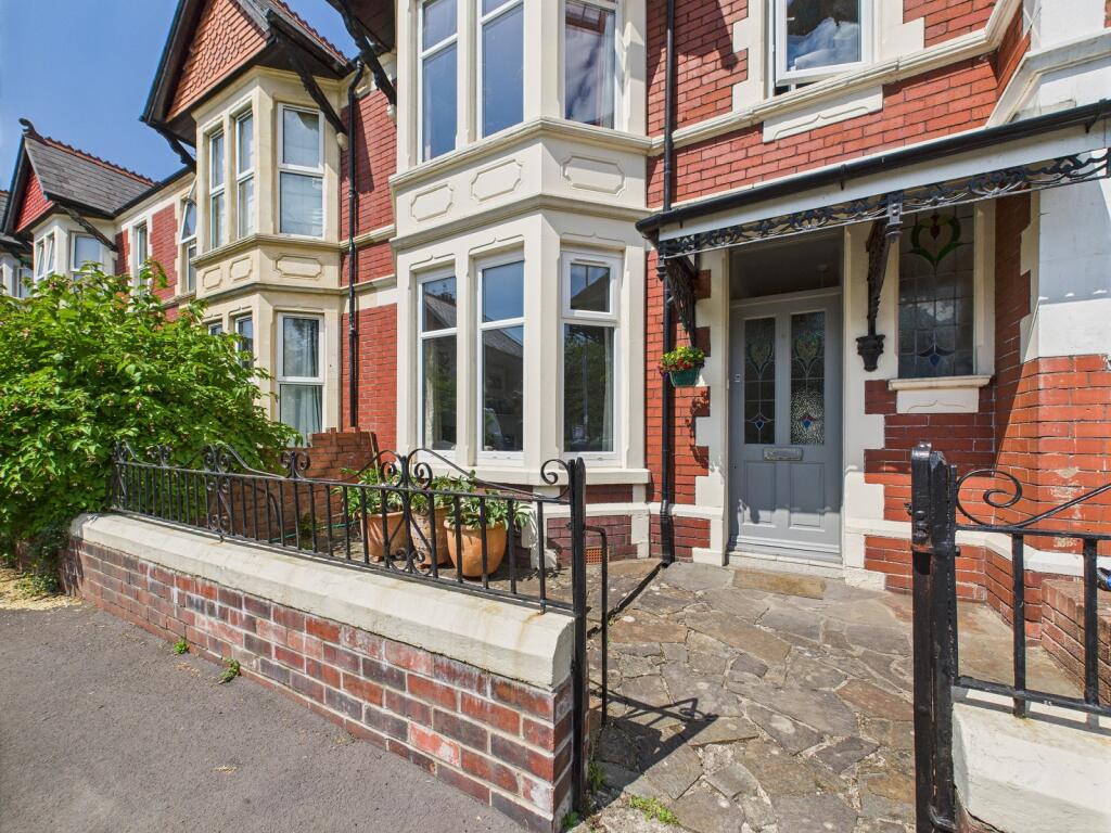 Front Garden &amp; Entrance