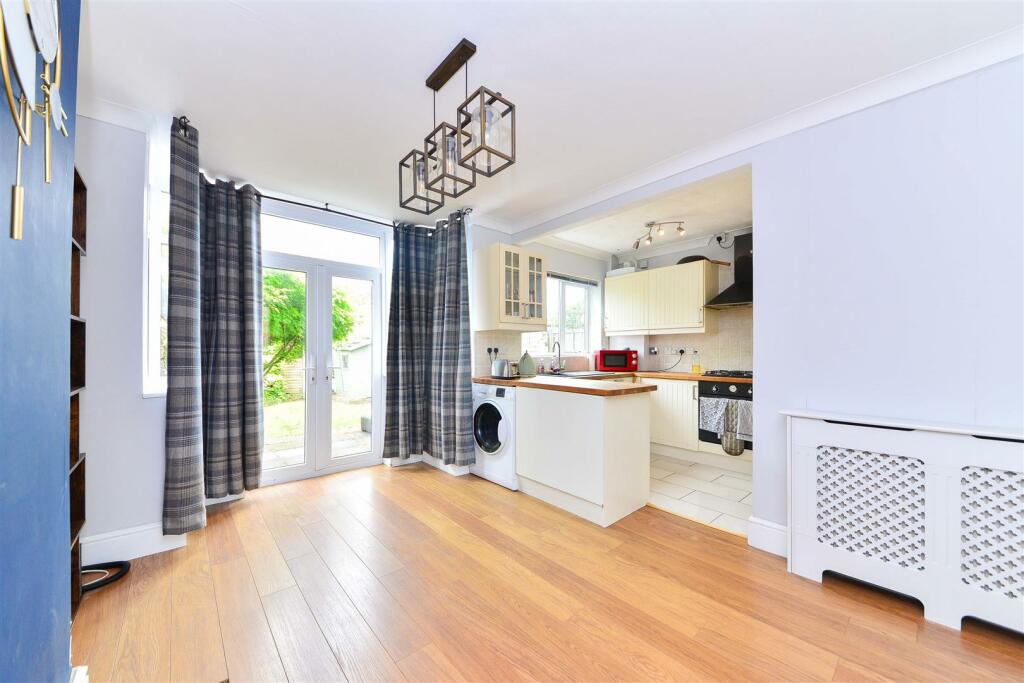 Kitchen/Dining Area