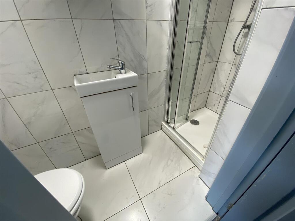 Ensuite Shower Room 2