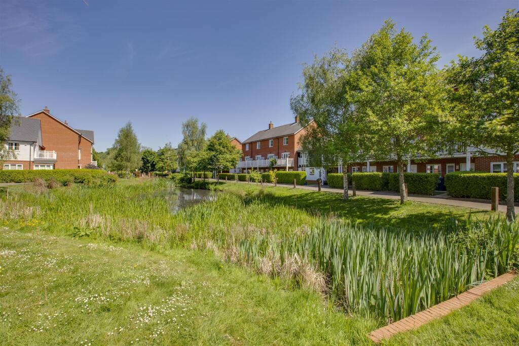 45 Greenwich Drive, HP11 1GT-15.jpg