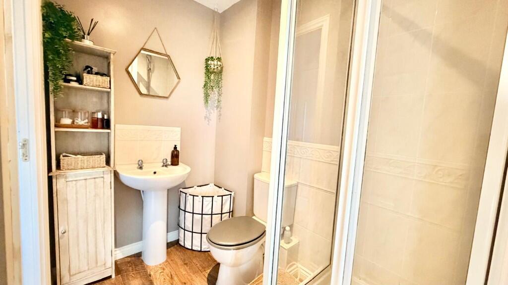 En-suite / jack/jill