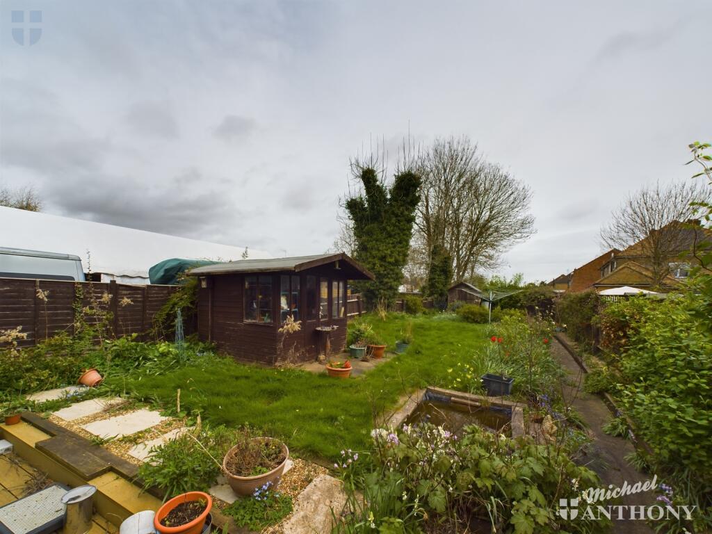 CAM02538G0-PR0255-STILL024