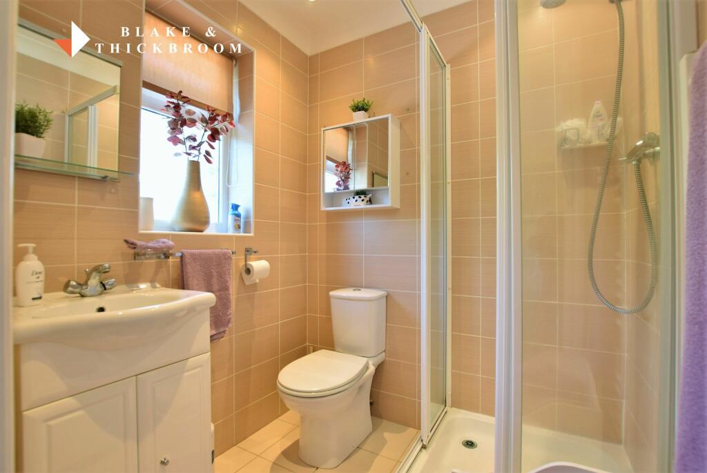 EN SUITE SHOWER ROOM